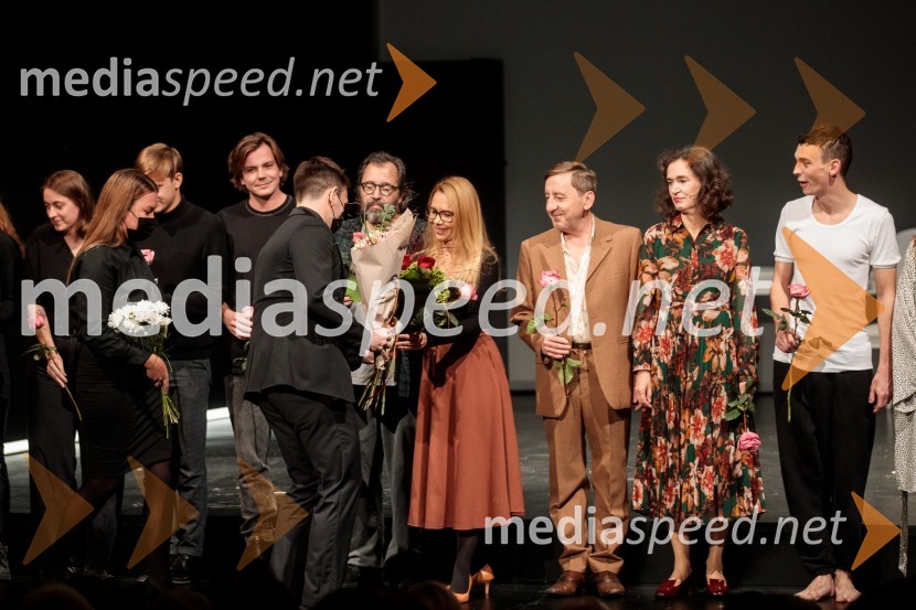  ... ;  ... ;  ... ;  Dorian Šilec Petek, režiser, scenograf in oblikovalec luči;  ... ;  Arpád Schilling, režiser;  Saša  Mihelčič, igralka;  Gregor Baković, igralec;  Petra Govc, igralka;  Nejc Cijan Garlatti, igralecPasji sin. Do koder te pusti veriga, premiera