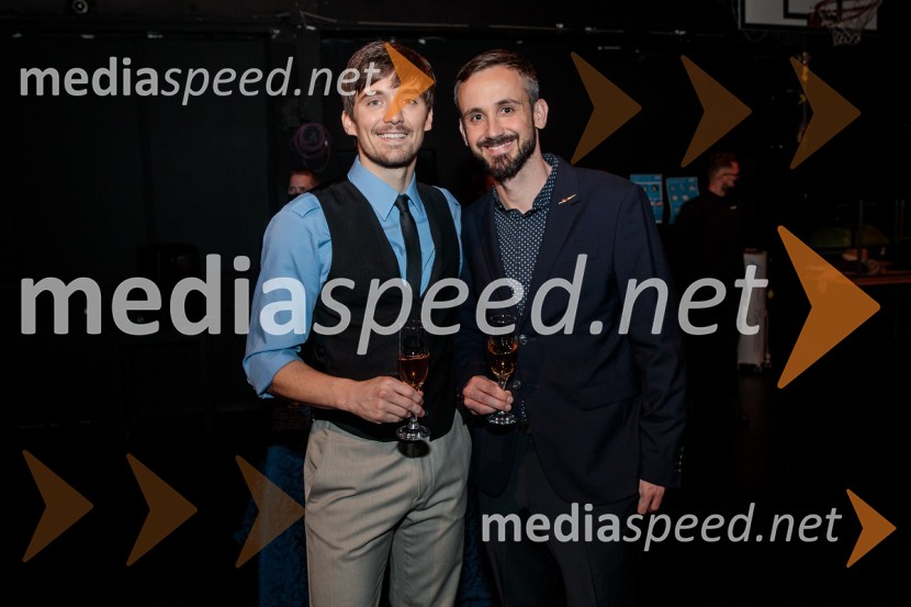  Klemen Janežič, igralec ;  Jernej Pristov, vodja službe za odnose z javnostmi SNG Drama LjubljanaPasji sin. Do koder te pusti veriga, premiera