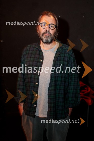  Arpád Schilling, režiserPasji sin. Do koder te pusti veriga, premiera