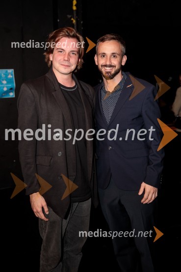  Dorian Šilec Petek, režiser, scenograf in oblikovalec luči;  Jernej Pristov, vodja službe za odnose z javnostmi SNG Drama LjubljanaPasji sin. Do koder te pusti veriga, premiera