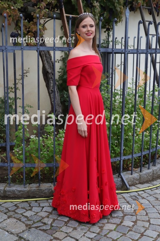  Neža Jarc, Mariborska vinska kraljica 202036. svečana trgatev Stare trte, najstarejše trte na svetu