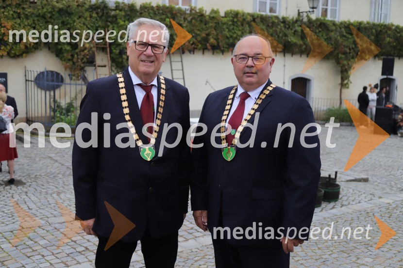  Milan Razdevšek, Zavod za turizem Maribor;  ... 36. svečana trgatev Stare trte, najstarejše trte na svetu