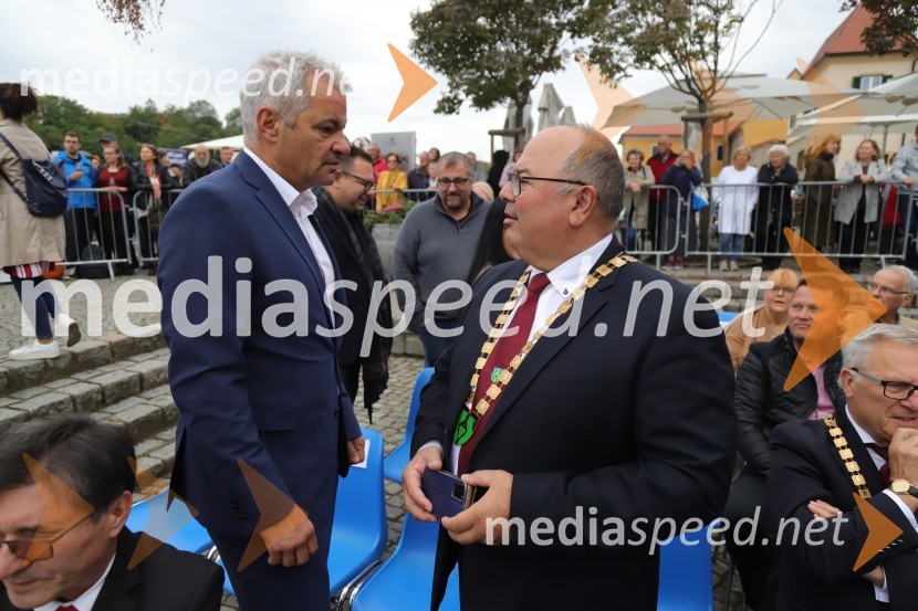  Aleksander Saša Arsenovič, župan, Mestna občina Maribor;  ... 36. svečana trgatev Stare trte, najstarejše trte na svetu