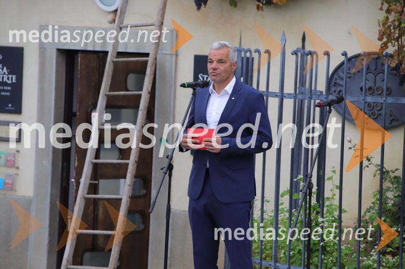  Aleksander Saša Arsenovič, župan, Mestna občina Maribor36. svečana trgatev Stare trte, najstarejše trte na svetu