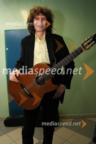 Adi Smolar, pevecPoglej me, drugi dobrodelni koncert za nakup mamografa