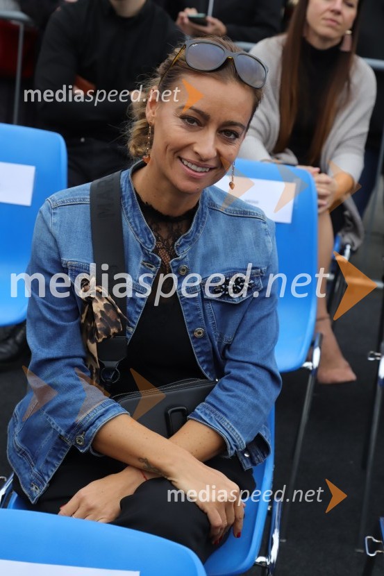  Sara Bosnić, nekdanja teniška igralka in teniška trenerka36. svečana trgatev Stare trte, najstarejše trte na svetu