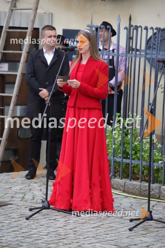  Neža Jarc, Mariborska vinska kraljica 202036. svečana trgatev Stare trte, najstarejše trte na svetu