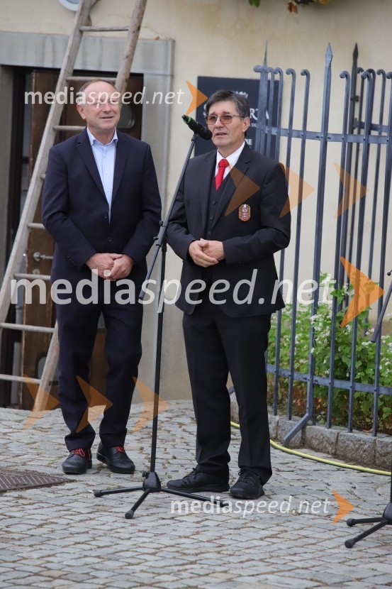  Stane Kocutar, mestni viničar, skrbnik Stare trte, novinar Radia Maribor, zgodovinar36. svečana trgatev Stare trte, najstarejše trte na svetu