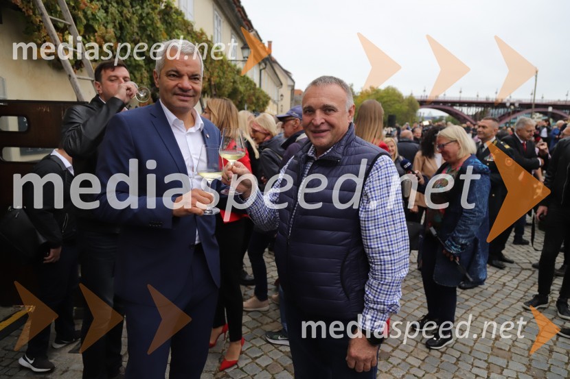  Aleksander Saša Arsenovič, župan, Mestna občina Maribor;  Ivo Velišek, direktor uprave, Praški grad36. svečana trgatev Stare trte, najstarejše trte na svetu