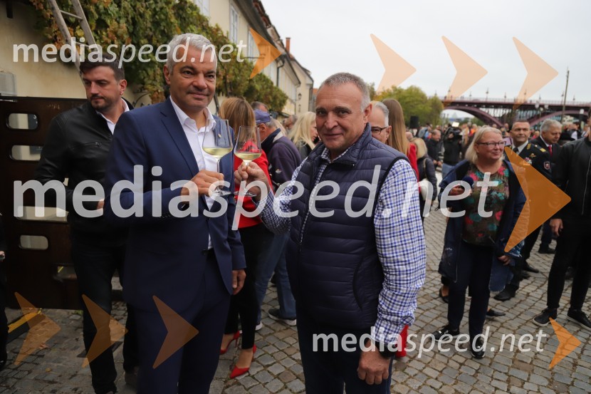  Aleksander Saša Arsenovič, župan, Mestna občina Maribor;  Ivo Velišek, direktor uprave, Praški grad36. svečana trgatev Stare trte, najstarejše trte na svetu