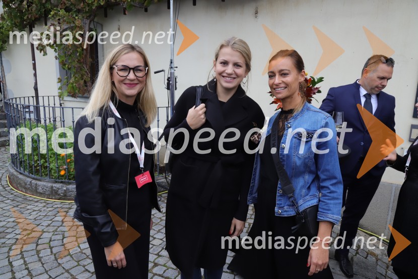  Doroteja Mauko, Zavod za turizem Maribor;  Katja Arsenovič, direktorica Rožmarin Hospitality Group;  Sara Bosnić, nekdanja teniška igralka in teniška trenerka36. svečana trgatev Stare trte, najstarejše trte na svetu