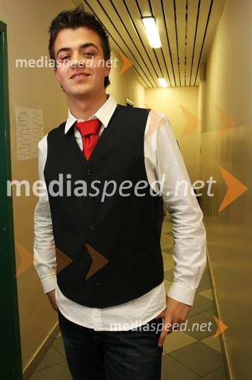 Gašper Rifelj, pevecPoglej me, drugi dobrodelni koncert za nakup mamografa