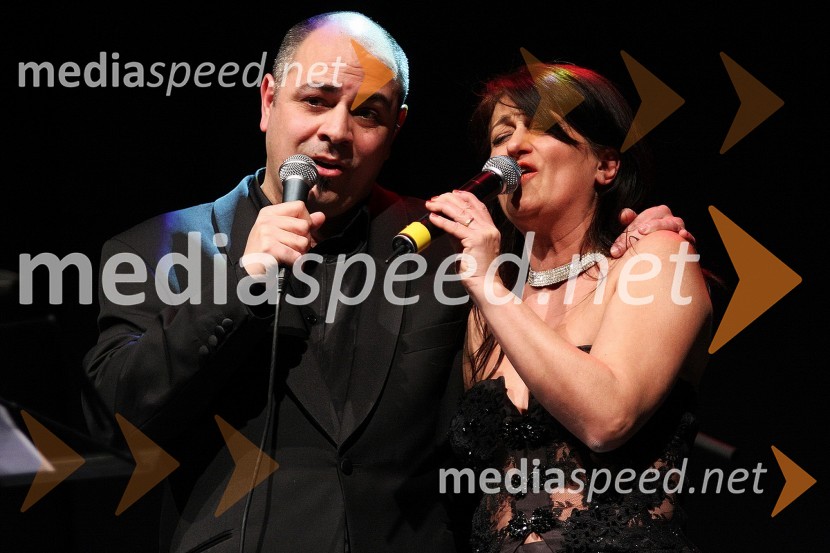 Fernando Pablo Mejias, dirigent in pevec in Irena Tratnik Dosso, pevkaPoglej me, drugi dobrodelni koncert za nakup mamografa