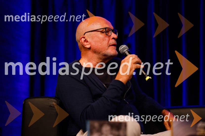  Miha Mazzini, pisatelj, kolumnist, scenaristMiha Mazzini: Osebno, predstavitev knjige v Cankarjevem domu