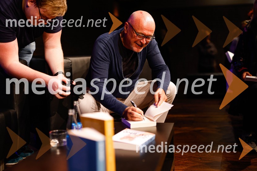  Miha Mazzini, pisatelj, kolumnist, scenaristMiha Mazzini: Osebno, predstavitev knjige v Cankarjevem domu