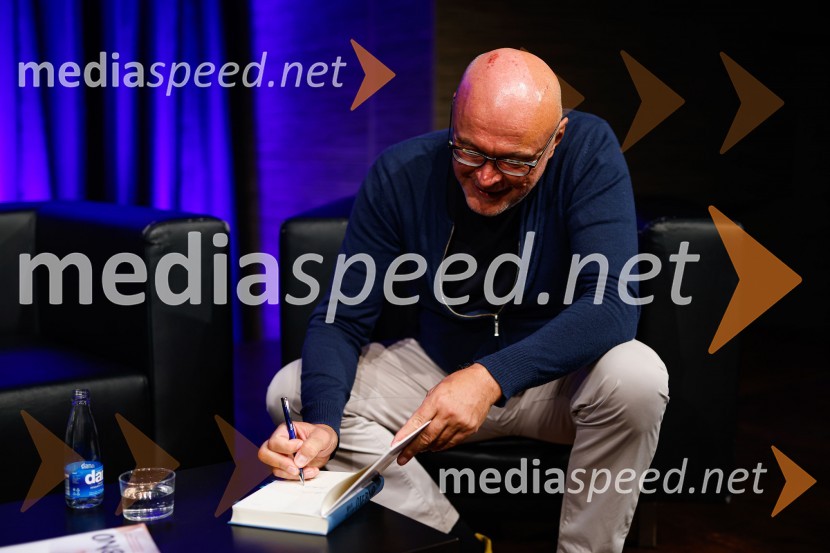  Miha Mazzini, pisatelj, kolumnist, scenaristMiha Mazzini: Osebno, predstavitev knjige v Cankarjevem domu