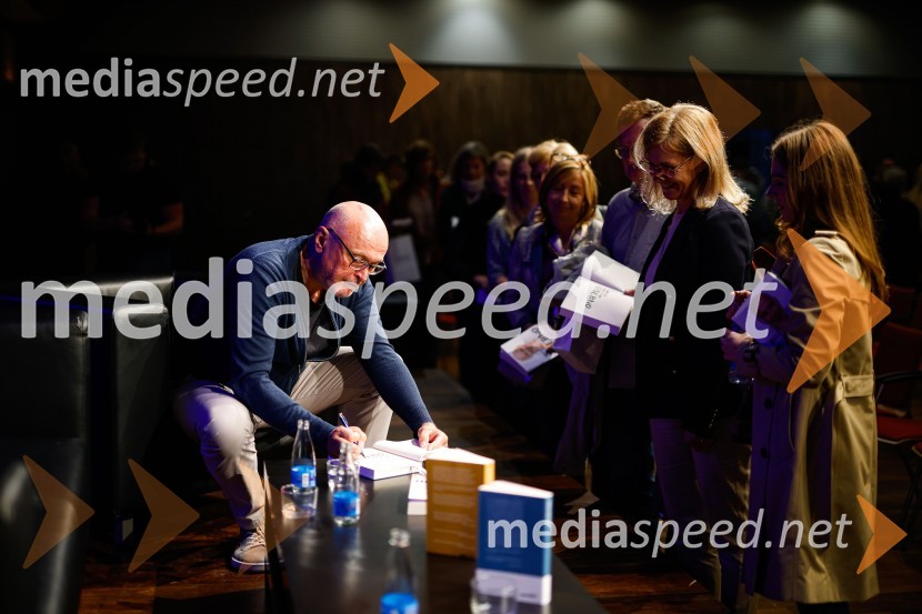  Miha Mazzini, pisatelj, kolumnist, scenarist;  ... Miha Mazzini: Osebno, predstavitev knjige v Cankarjevem domu