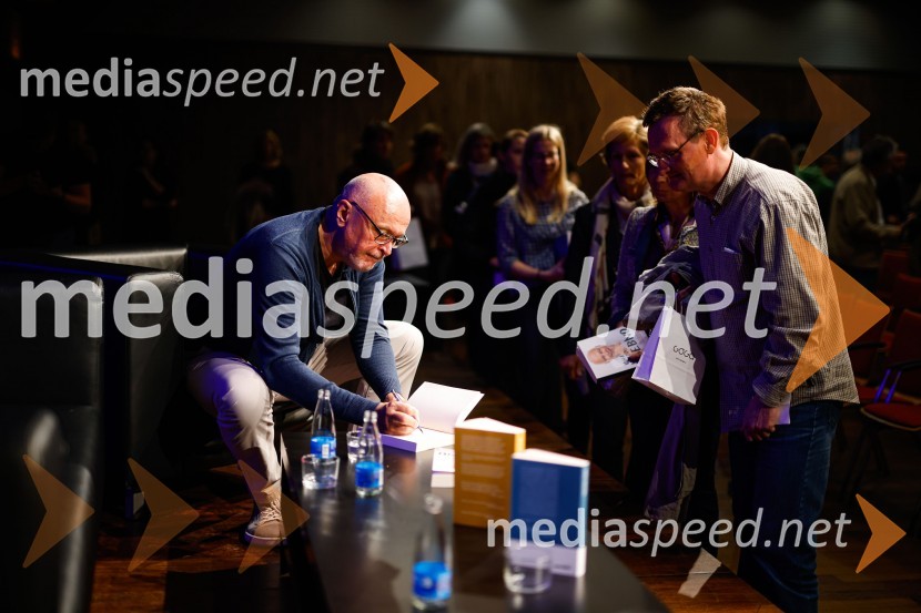  Miha Mazzini, pisatelj, kolumnist, scenarist;  ... Miha Mazzini: Osebno, predstavitev knjige v Cankarjevem domu