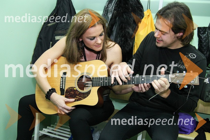 Rebeka Dremelj, pevka, in Andraž Hribar, pevecPoglej me, drugi dobrodelni koncert za nakup mamografa