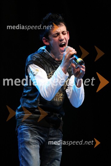 Manuel Bebar, pevec in zmagovalec festivala Glas mladih
Poglej me, drugi dobrodelni koncert za nakup mamografa