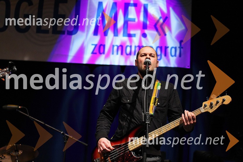 Tomaž Koncilja, basist skupine Društvo mrtvih pesnikovPoglej me, drugi dobrodelni koncert za nakup mamografa