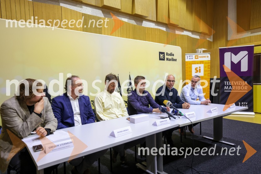  Gregor Stermecki, urednik, Radio Maribor;  Patrik Greblo, dirigent;  Darko Pukl, glavni urednik, Radio Si;  Robert Levstek,  odgovorni urednik Radia Maribor, moderator prireditev;  Matej Žunkovič, v. d. vodje Regionalnega RTV-centra Maribor;  Tomaž  Karat, glavni urednik, TV MariborFrišno/Fresh kmalu že drugič na odru SNG Maribor