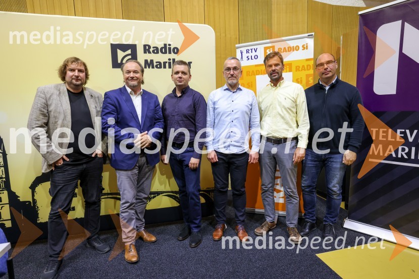  Gregor Stermecki, urednik, Radio Maribor;  Patrik Greblo, dirigent;  Robert Levstek,  odgovorni urednik Radia Maribor, moderator prireditev;  Tomaž  Karat, glavni urednik, TV Maribor;  Darko Pukl, glavni urednik, Radio Si;  Matej Žunkovič, v. d. vodje Regionalnega RTV-centra MariborFrišno/Fresh kmalu že drugič na odru SNG Maribor