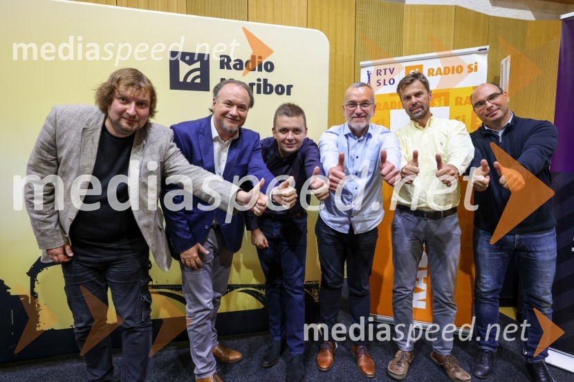  Gregor Stermecki, urednik, Radio Maribor;  Patrik Greblo, dirigent;  Robert Levstek,  odgovorni urednik Radia Maribor, moderator prireditev;  Tomaž  Karat, glavni urednik, TV Maribor;  Darko Pukl, glavni urednik, Radio Si;  Matej Žunkovič, v. d. vodje Regionalnega RTV-centra MariborFrišno/Fresh kmalu že drugič na odru SNG Maribor