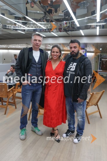  Nenad Tokalić, igralec;  Manja Stević, voditeljica;  Gianni Poposki, skupina NoctiferiaDedek gre na jug, predpremiera filma