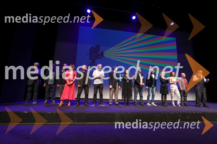  Boris Cavazza, igralec;  Miloš Srdič, snemalec;  ... ;  Zarja  Predin, stilistka in kostumografinja;  Milko Lazar, skladatelj, pianist;  ... ;  Timon Šturbej, igralec;  Ksenija Mišič, igralka;  Jonas Žnidaršič, igralec;  Nenad Tokalić, igralec;  Maruša Majer, igralka;  Zala Djurić, igralka;  Vlado Novak, igralec;  Vinci Vogue Anžlovar, scenaristDedek gre na jug, predpremiera filma