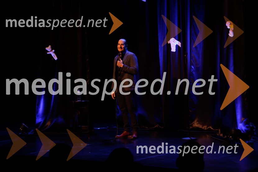  Vid  Valič, stand-up komik, voditeljStrast, dojenček in rompompom, premiera stand-upa Vida Valiča