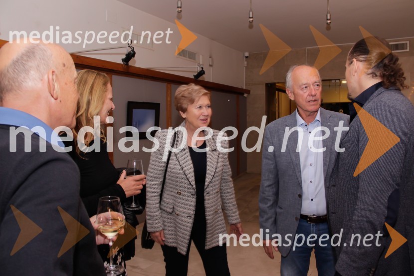  ... ;  ... ;  Alenka Maher;  Iztok Valič, igralec;  Vid  Valič, stand-up komik, voditeljStrast, dojenček in rompompom, premiera stand-upa Vida Valiča