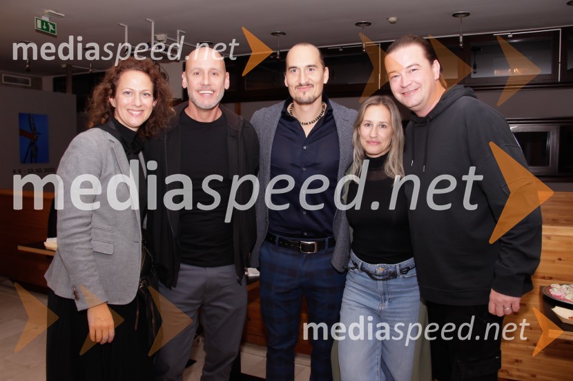  Nika Veger, lepotna blogerka;  Peter Poles, televizijski voditelj;  Vid  Valič, stand-up komik, voditelj;  ... ;  ... Strast, dojenček in rompompom, premiera stand-upa Vida Valiča