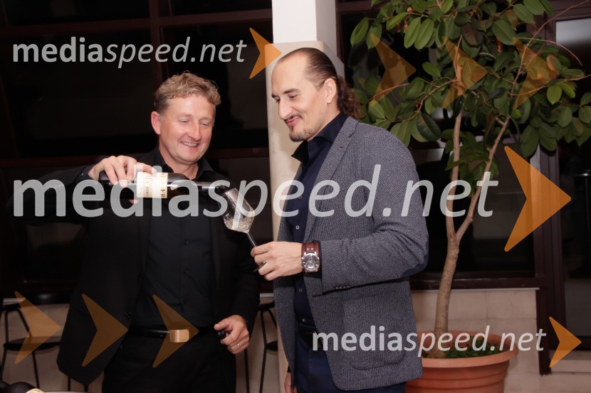  Danilo Steyer,   vinar, Steyer Vina; vinski vitez, predsednik Vinske reprezentance Slovenije;  Vid  Valič, stand-up komik, voditeljStrast, dojenček in rompompom, premiera stand-upa Vida Valiča