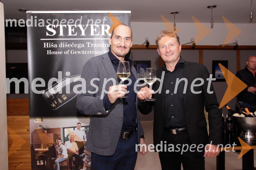  Vid  Valič, stand-up komik, voditelj;  Danilo Steyer,   vinar, Steyer Vina; vinski vitez, predsednik Vinske reprezentance SlovenijeStrast, dojenček in rompompom, premiera stand-upa Vida Valiča