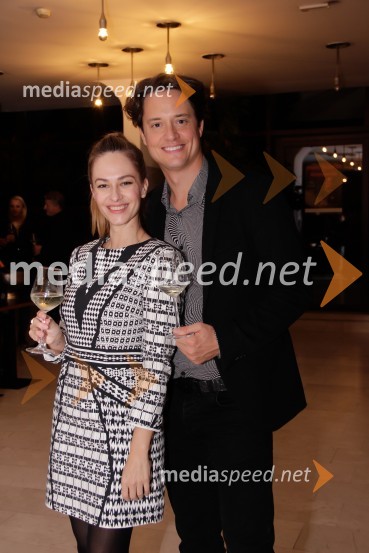  Gorka Berden, igralka;  Domen Valič, igralecStrast, dojenček in rompompom, premiera stand-upa Vida Valiča