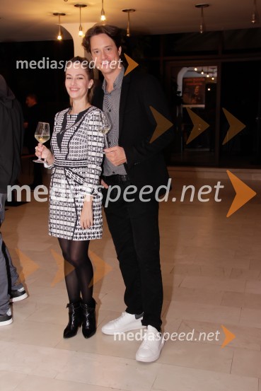  Gorka Berden, igralka;  Domen Valič, igralecStrast, dojenček in rompompom, premiera stand-upa Vida Valiča