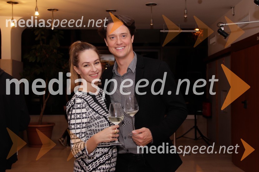  Gorka Berden, igralka;  Domen Valič, igralecStrast, dojenček in rompompom, premiera stand-upa Vida Valiča