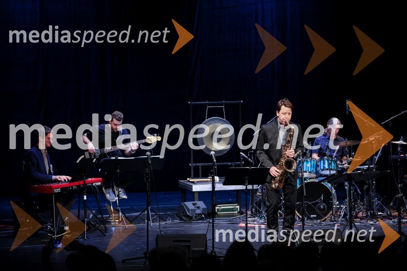  Gregor Ftičar, pianist;  Erik Čebokli, basist;  Tadej Tomšič, dirigent, saksofonist;  Žiga Kožar, bobnar, ReCoverKoncert Orion v spomin Juretu Robežniku