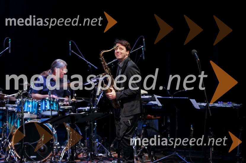  Žiga Kožar, bobnar, ReCover;  Tadej Tomšič, dirigent, saksofonistKoncert Orion v spomin Juretu Robežniku