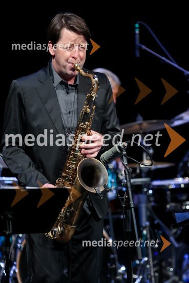 Tadej Tomšič, dirigent, saksofonistKoncert Orion v spomin Juretu Robežniku