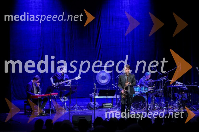  Tadej Tomšič, dirigent, saksofonistKoncert Orion v spomin Juretu Robežniku