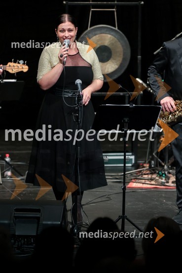  Nuška Drašček, pevkaKoncert Orion v spomin Juretu Robežniku