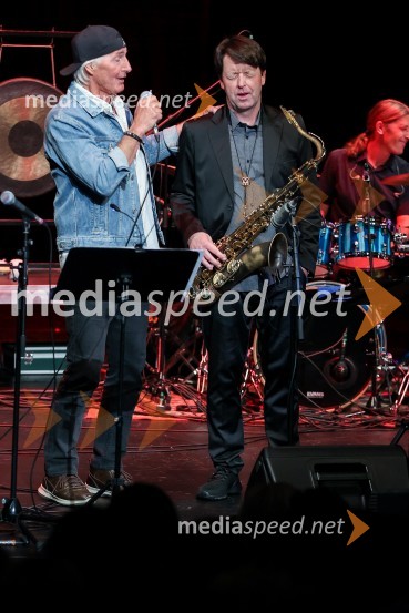  Janez  Bončina - Benč, pevec;  Tadej Tomšič, dirigent, saksofonistKoncert Orion v spomin Juretu Robežniku