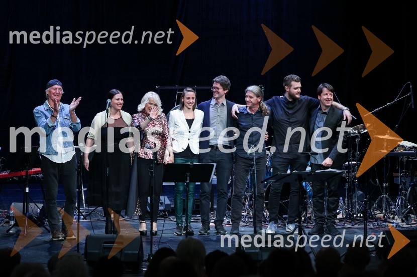  Janez  Bončina - Benč, pevec;  Nuška Drašček, pevka;  Alenka Godec, pevka;  Petra Vidmar, tolkalka;  Gregor Ftičar, pianist;  Žiga Kožar, bobnar, ReCover;  Erik Čebokli, basist;  Tadej Tomšič, dirigent, saksofonistKoncert Orion v spomin Juretu Robežniku