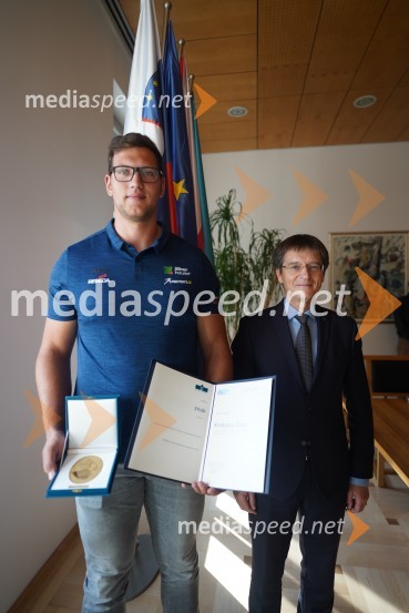  Kristjan Čeh, atlet; prof. dr. Zdravko Kačič, rektor Univerze v MariboruSprejem Kristjana Čeha na Univerzi v Mariboru
