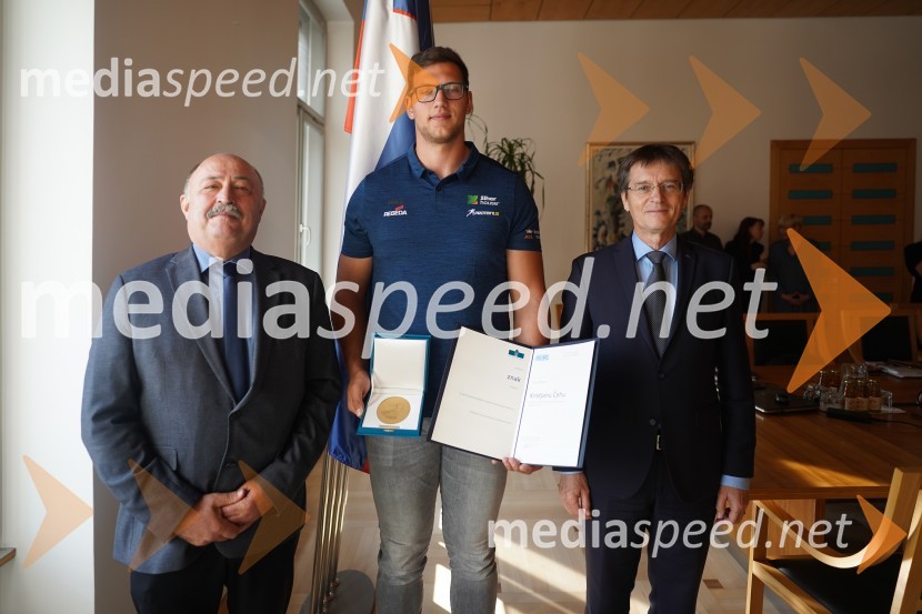  Branko Kramberger, dekan, Fakulteta za kmetijstvo in biosistemske vede, Univerza v Mariboru;  Kristjan Čeh, atlet; prof. dr. Zdravko Kačič, rektor Univerze v MariboruSprejem Kristjana Čeha na Univerzi v Mariboru