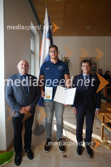  Branko Kramberger, dekan, Fakulteta za kmetijstvo in biosistemske vede, Univerza v Mariboru;  Kristjan Čeh, atlet; prof. dr. Zdravko Kačič, rektor Univerze v MariboruSprejem Kristjana Čeha na Univerzi v Mariboru