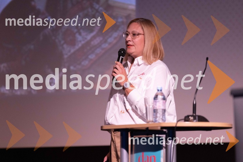  Katja Krasko Štebljaj, vodja službe za odnose z javnostmi, ELESDanPR, dan odnosov z javnostmi
