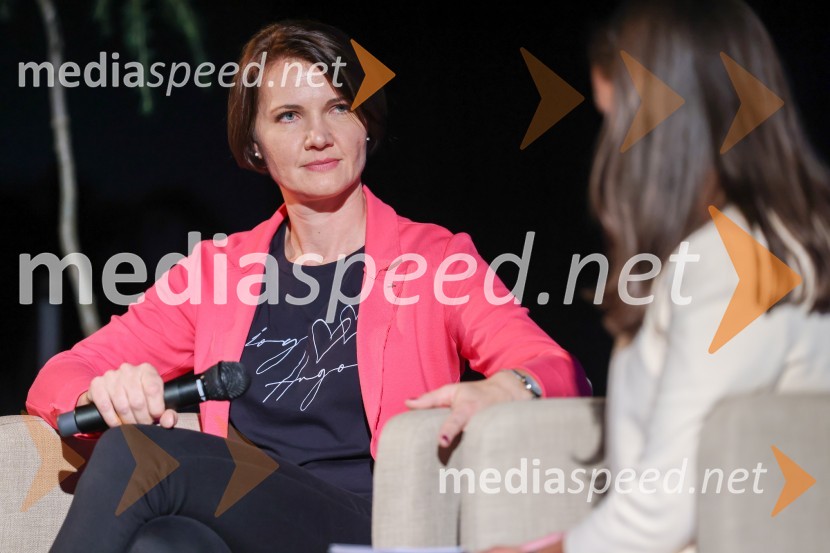  Maja Blatnik, Salonit AnhovoDanPR, dan odnosov z javnostmi